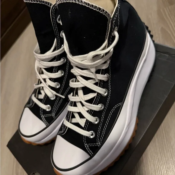 Converse Run Star Hike Platform/Black & White Platform High-Top Sneakers - Picture 3 of 6